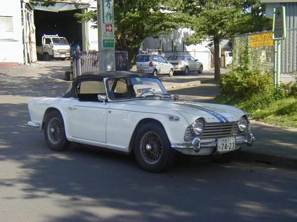 TRIUMPH TR-4A